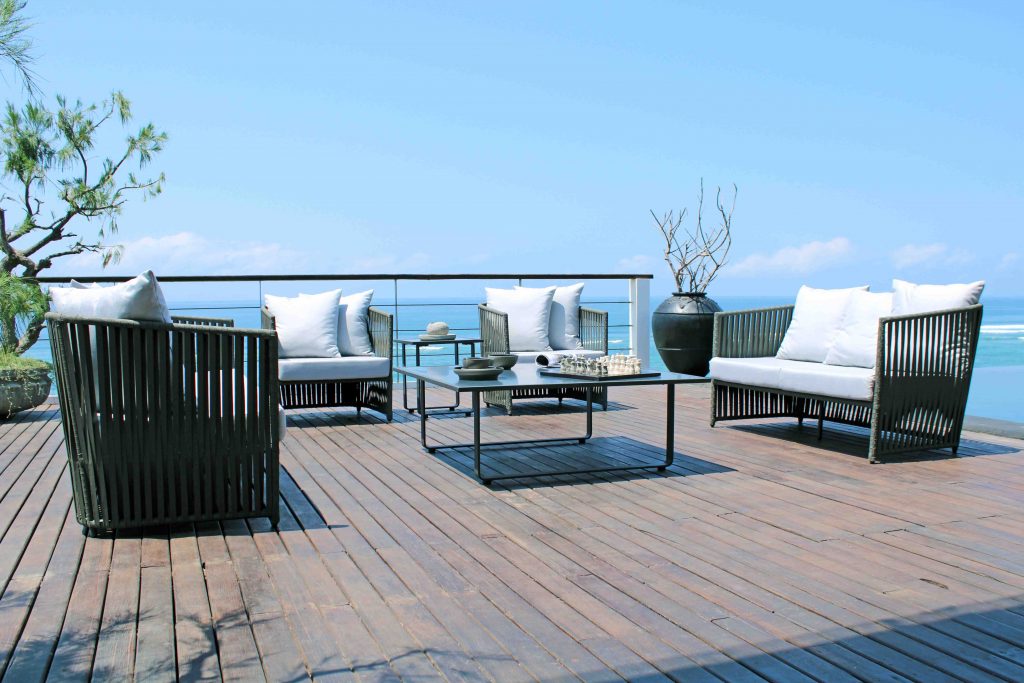 Milano Outdoor Lounge Set with Horizon Coffee Table