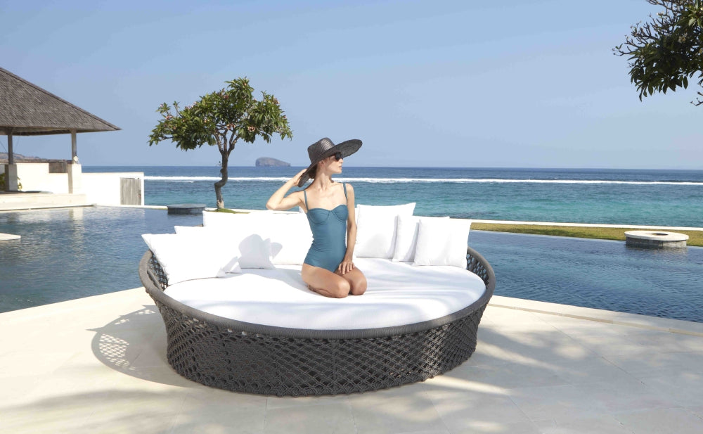Kona Daybed with a lady in a hat